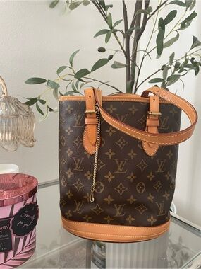 Louis Vuitton Monogram Canvas Bucket Bag with Vachetta Trim